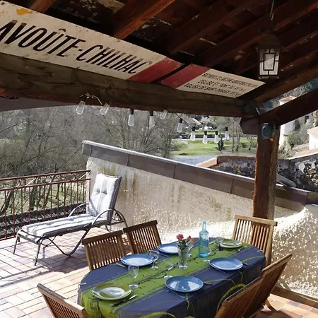 Un Grand *** A Tatil Evi